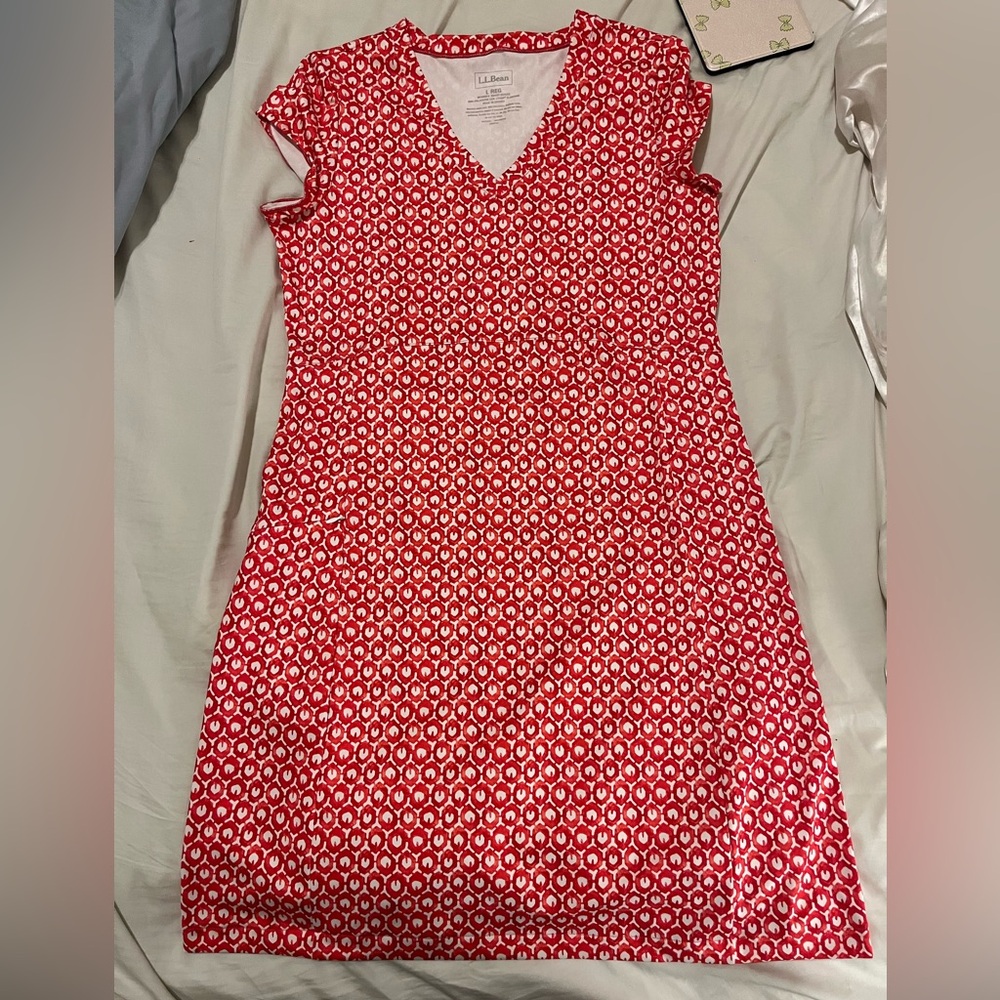 L.L. Bean Red & White Printed V-Neck Dress – Size Large